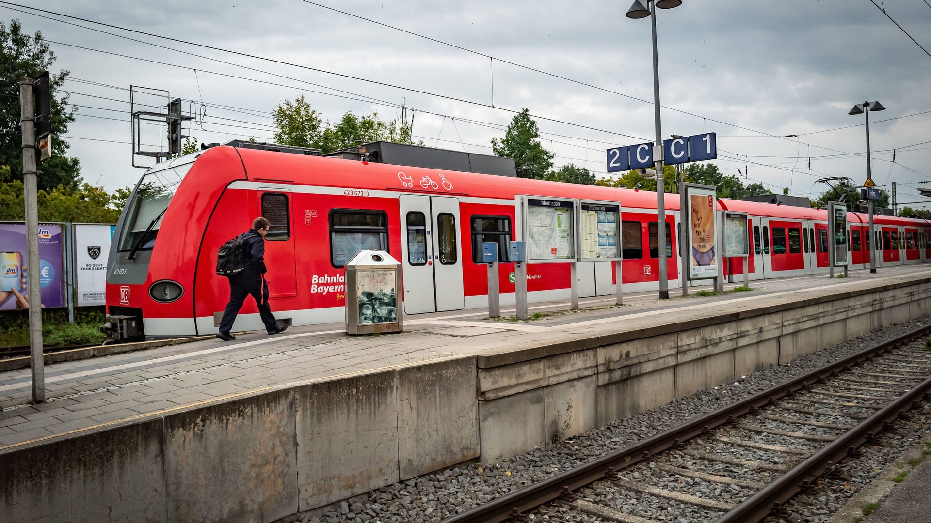 Endstation der S2 in Erding (Archivfoto): Am Wochenende wurde ein Mann nach Vorfällen in der Bahn festgenommen.