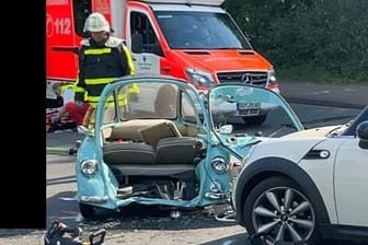 Der Unfallort: Der Unternehmer war in seinem Oldtimer eingeklemmt, als dieser plötzlich Feuer fing.