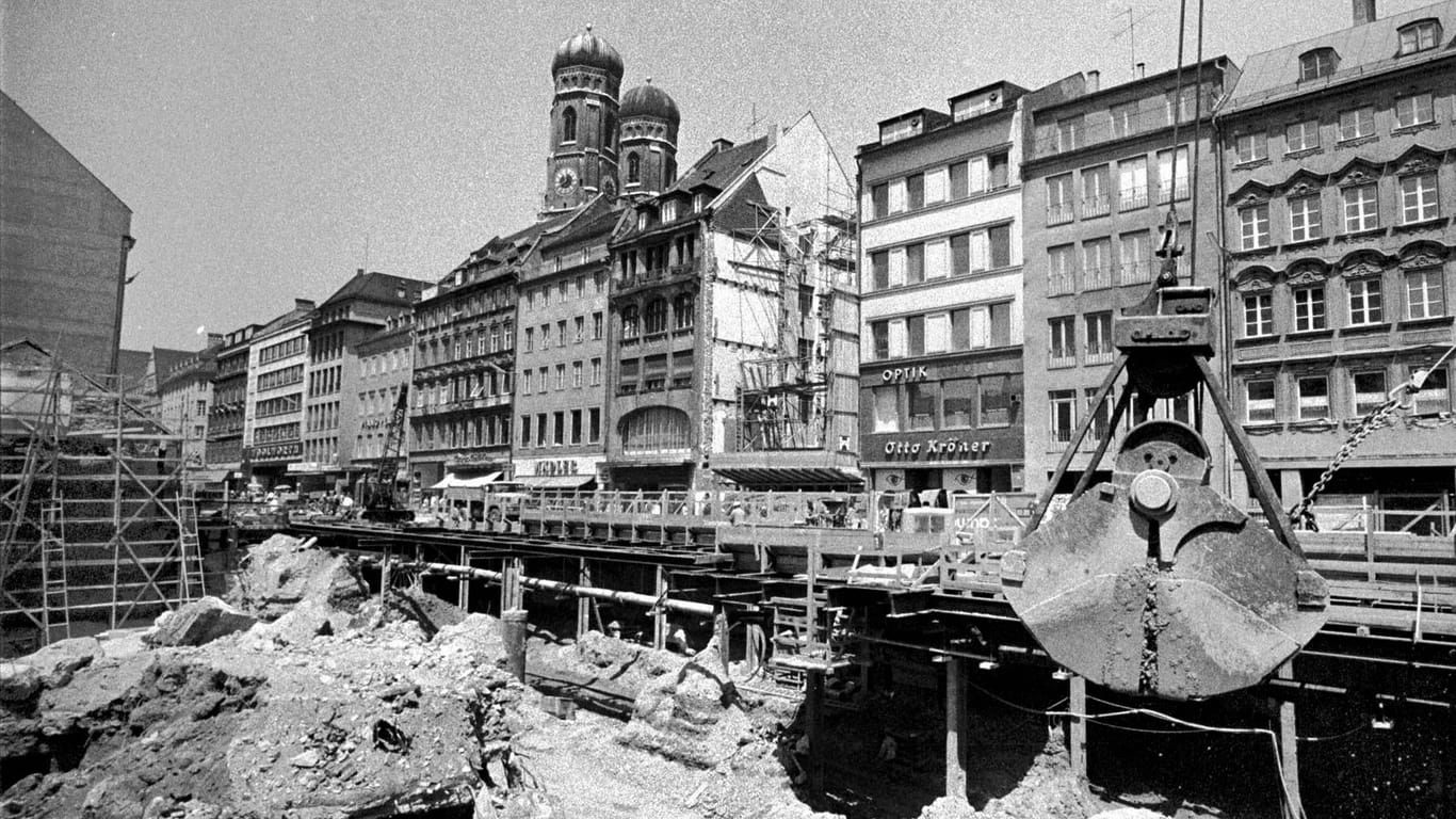 Bauarbeiten für die U-Bahn in der Münchner Innenstadt im Jahr 1969: Damals wurden viele der Stadtbäche zugeschüttet oder in den Untergrund verlegt.