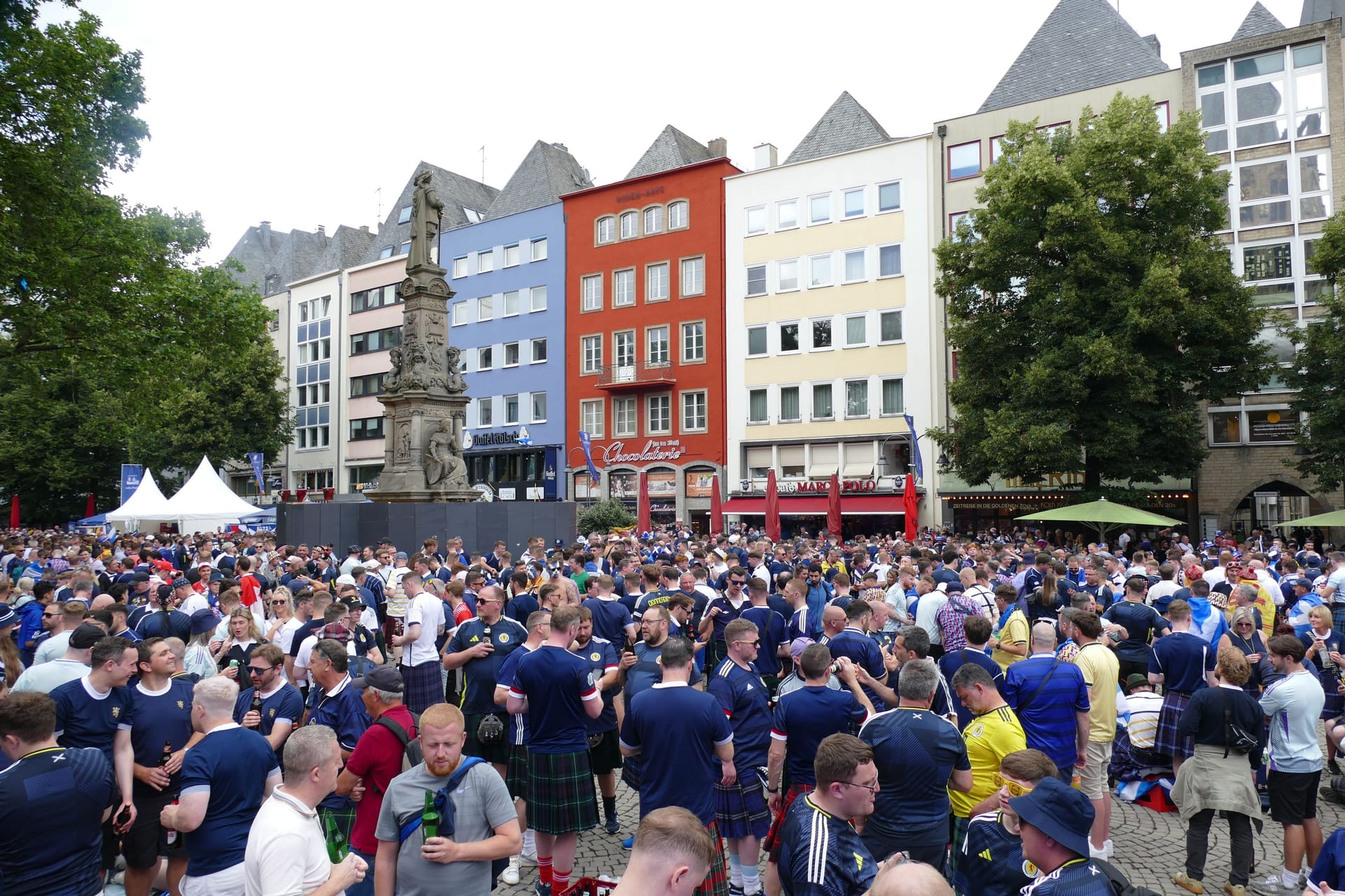 Schotten in der Altstadt: Die Stimmung war bestens.