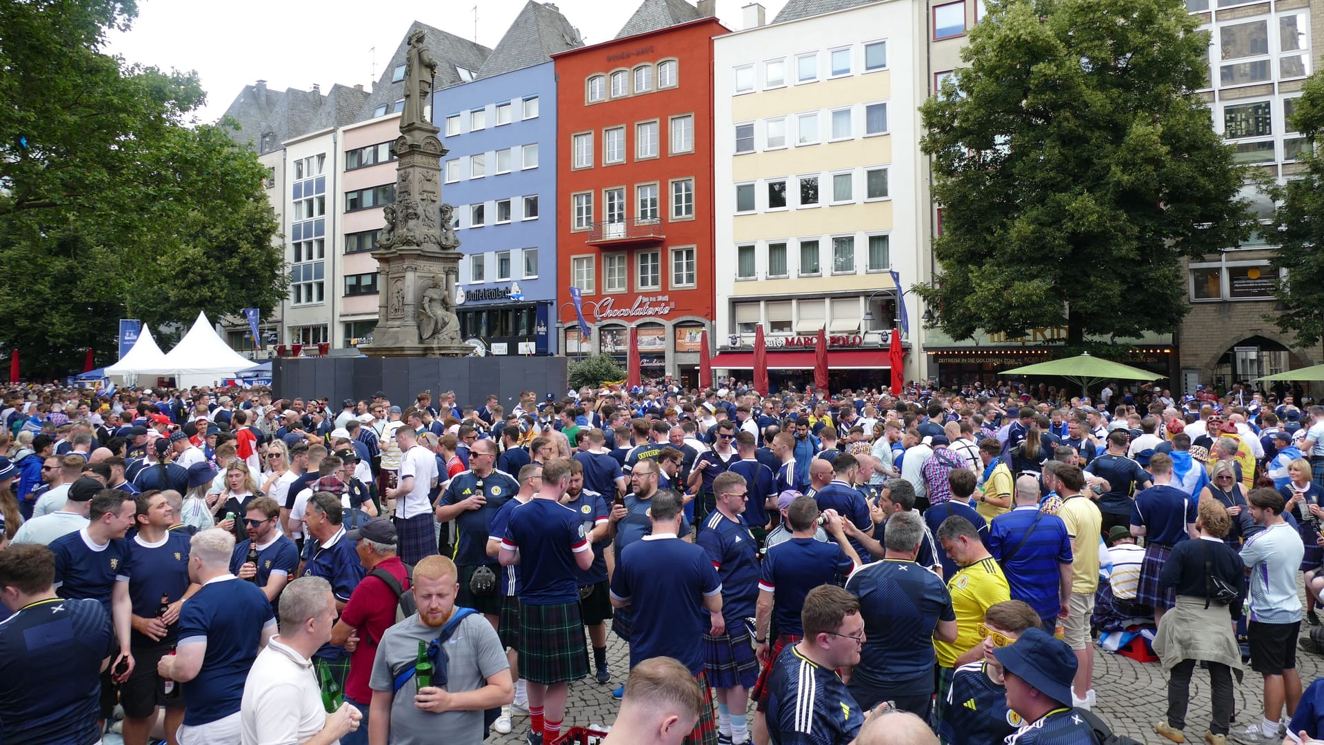 Schotten in der Altstadt: Die Stimmung war bestens.