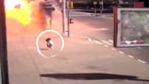 Bombe schlägt vor Fußgängerin ein