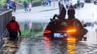 Beim Hochwasser Mitte Mai: Mehrere Unterführungen in Nürnberg wurden überflutet, die Feuerwehr musste Autofahrer aus den Fluten retten.