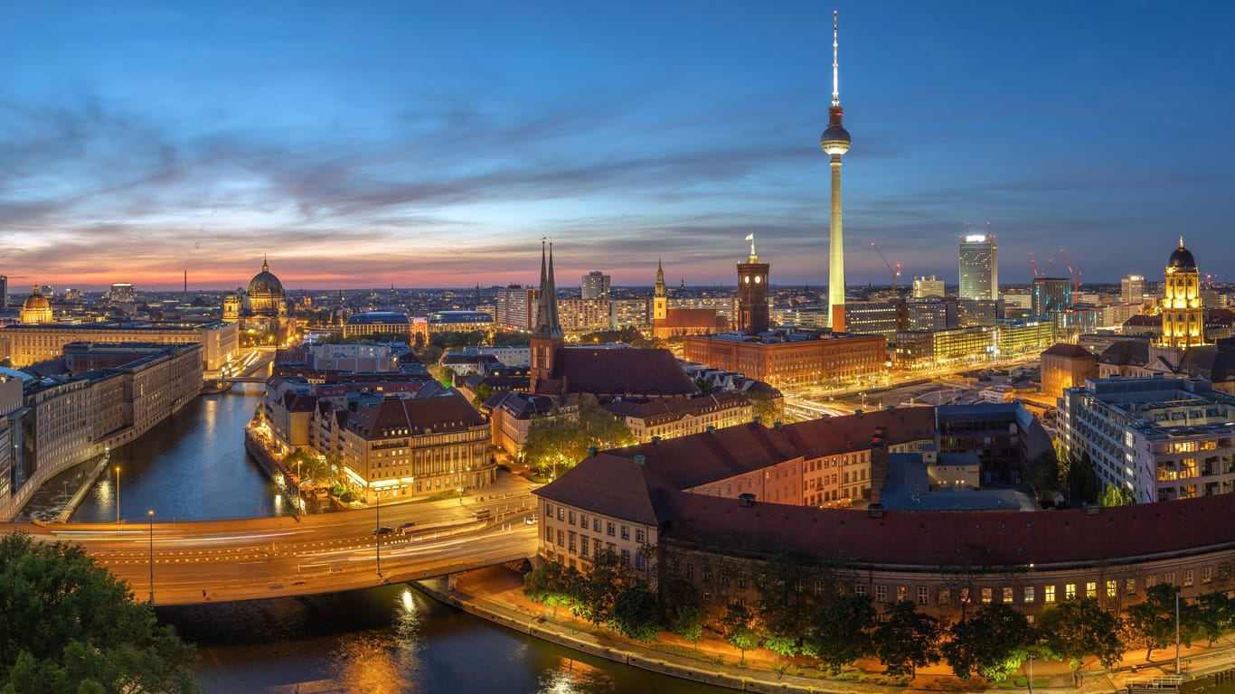 Berlin bei Nacht (Archivbild): Es wurden neue Einwohnerzahlen für die deutsche Hauptstadt veröffentlicht.