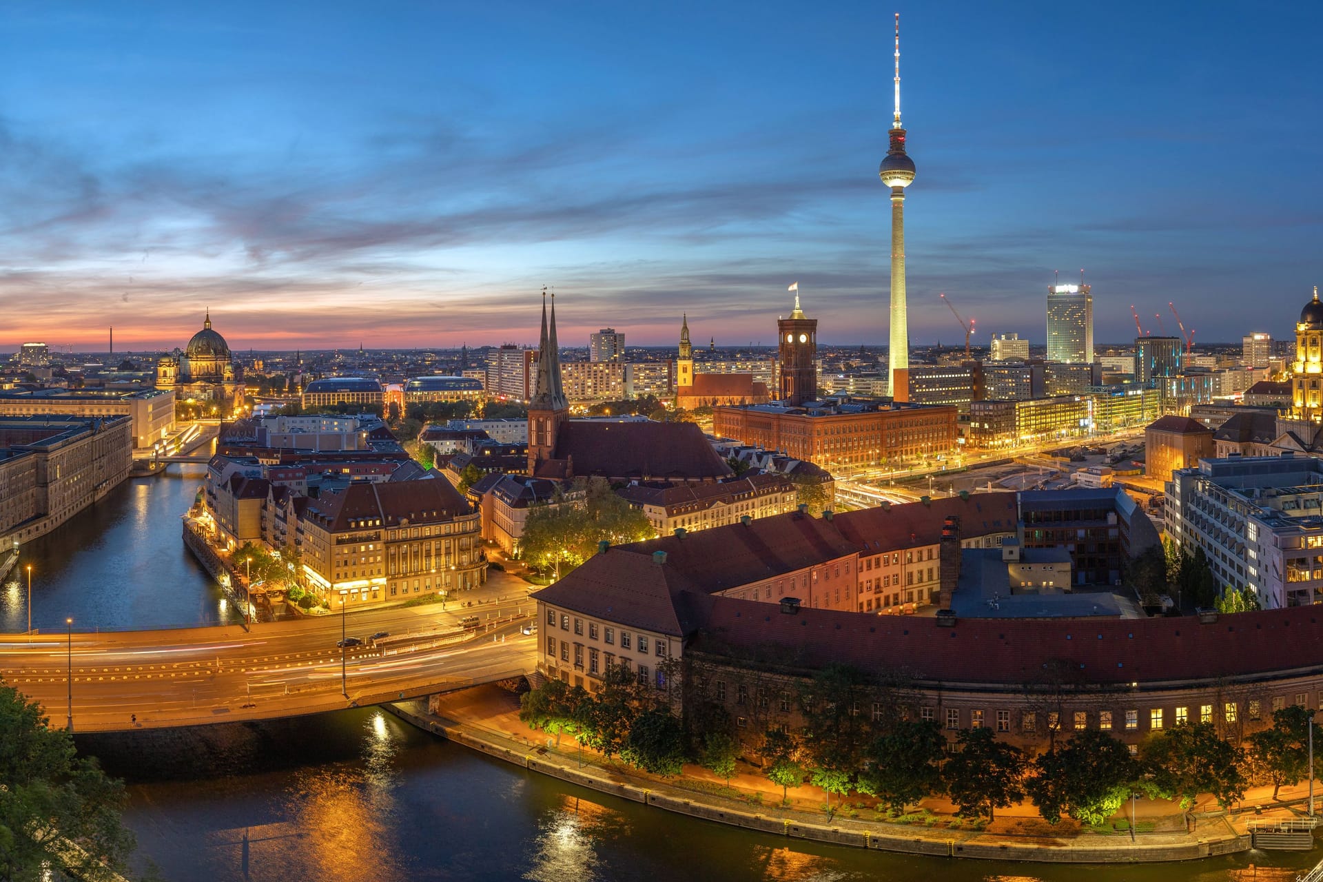 Berlin bei Nacht (Archivbild): Es wurden neue Einwohnerzahlen für die deutsche Hauptstadt veröffentlicht.