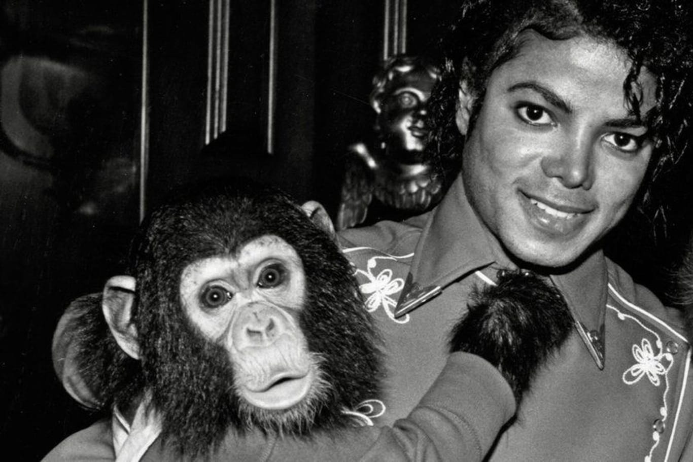 Michael Jackson: Der Sänger hatte einen Schimpansen Bubbles zum Haustier.