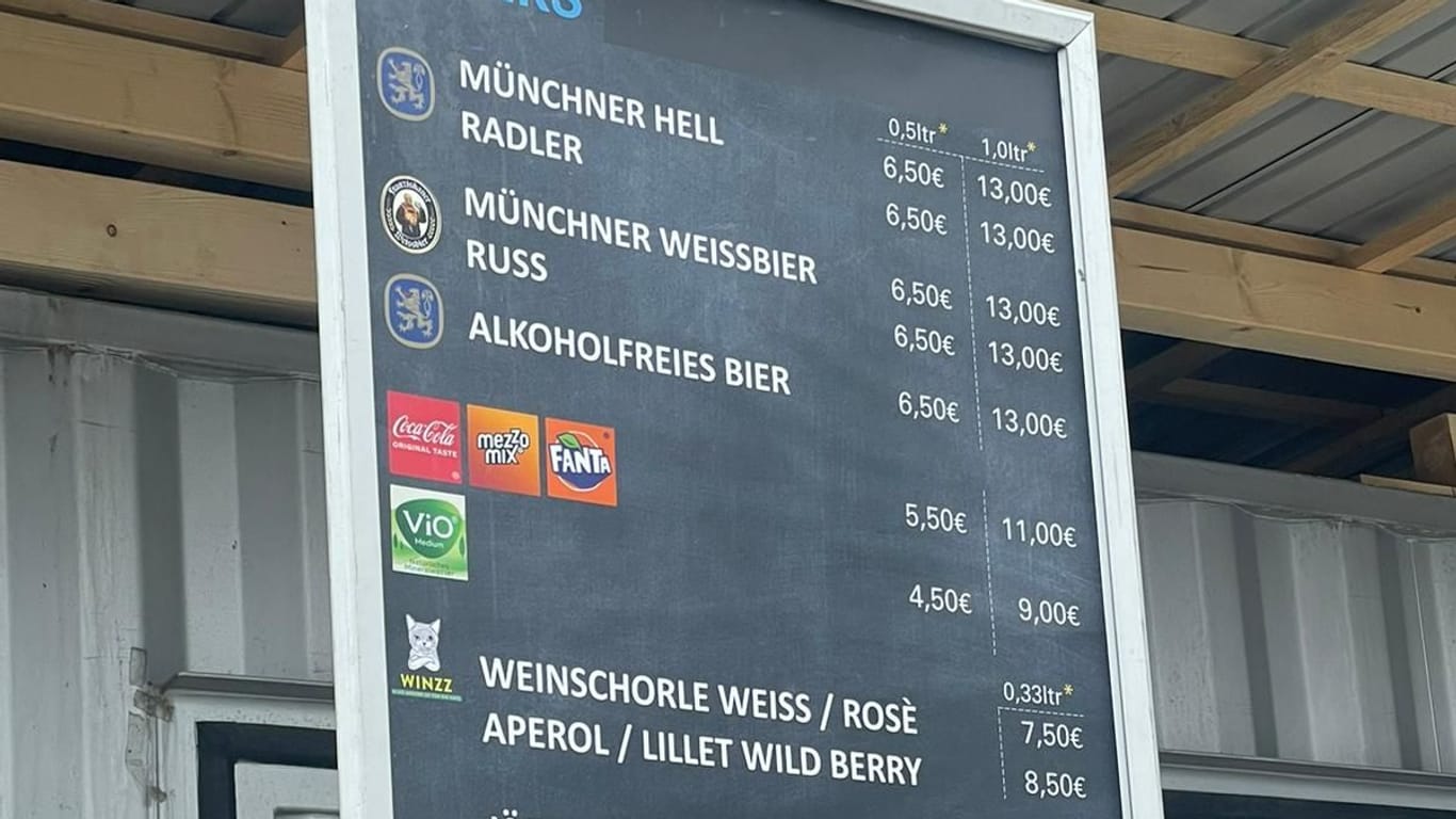 Preise fast wie auf dem Oktoberfest: Für einen Liter Bier bezahlen Fans auf der Fan Zone in München stolze 13 Euro.