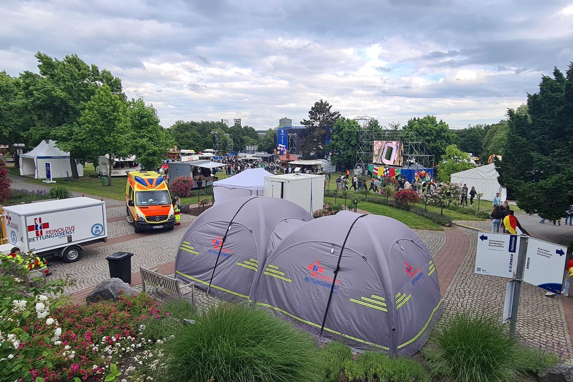 Das Public Viewing im Westfalenpark: Eltern dürfen hier nicht mit Kinderwagen hinein.