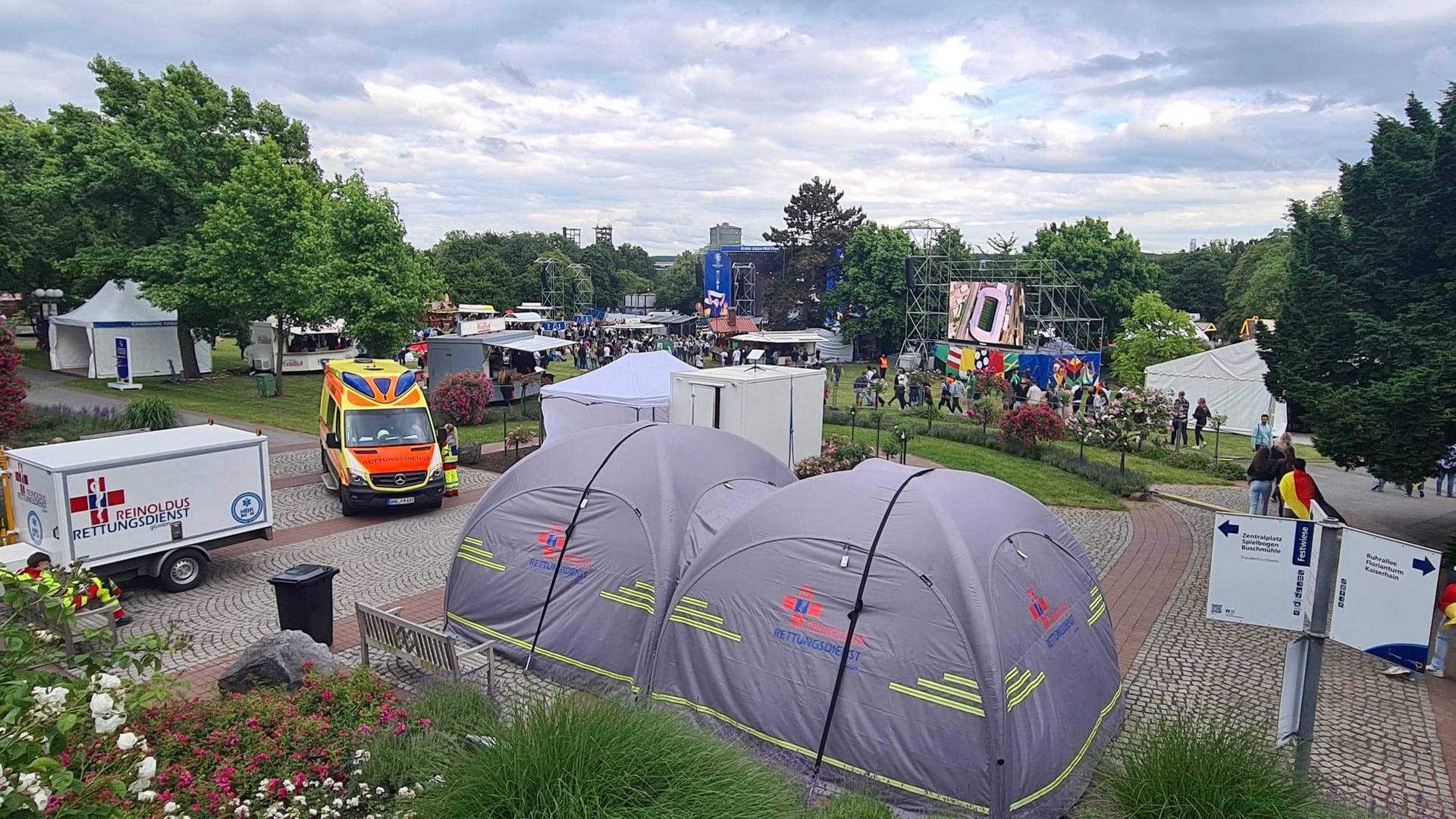 Das Public Viewing im Westfalenpark: Eltern dürfen hier nicht mit Kinderwagen hinein.