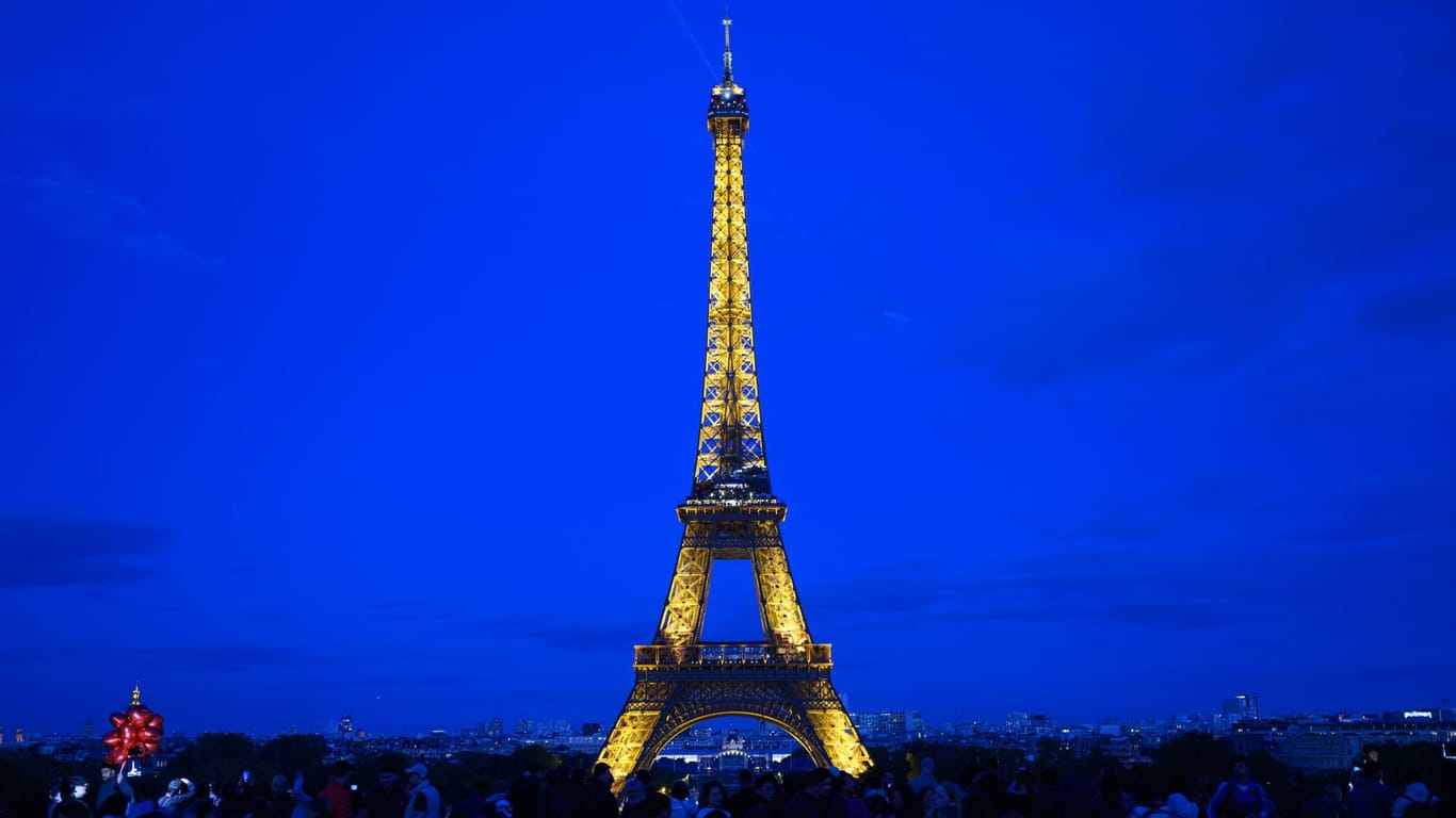 In der Nähe des Pariser Eiffelturms wurden Särge gefunden, die mit Beton gefüllt waren (Symbolbild).