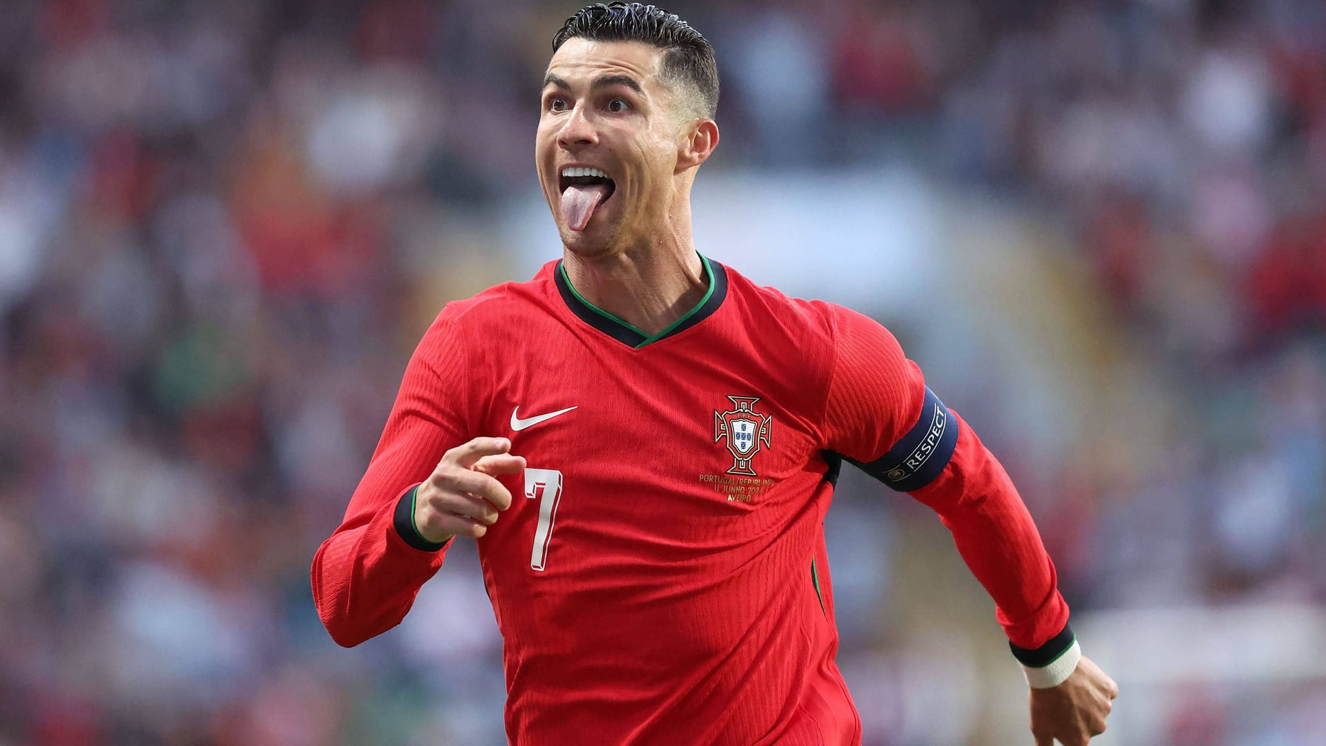 Cristiano Ronaldo erzielte gegen Irland ein beeindruckendes Tor mit dem schwachen linken Fuß.