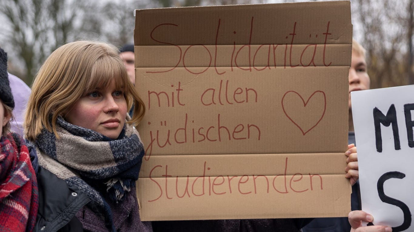 Demonstration gegen Antisemitismus an der Freien Universität Berlin (Archivbild): Auslöser der Demo war der Angriff auf Shapira.