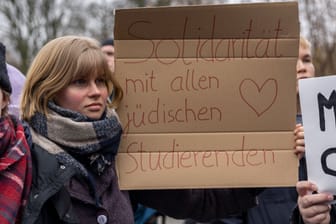 Demonstration gegen Antisemitismus an der Freien Universität Berlin (Archivbild): Auslöser der Demo war der Angriff auf Shapira.