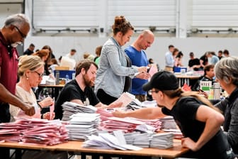 Stimmenauszählung zur Europawahl in der Messe Essen: In der Nacht wurde das vorläufige Ergebnis bekannt.