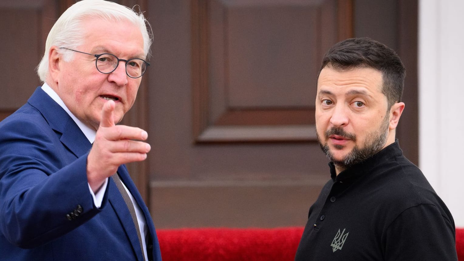 Wolodymyr Selenskyj mit Frank-Walter Steinmeier: Der ukrainische Präsident ist im Rahmen einer Konferenz in Berlin.