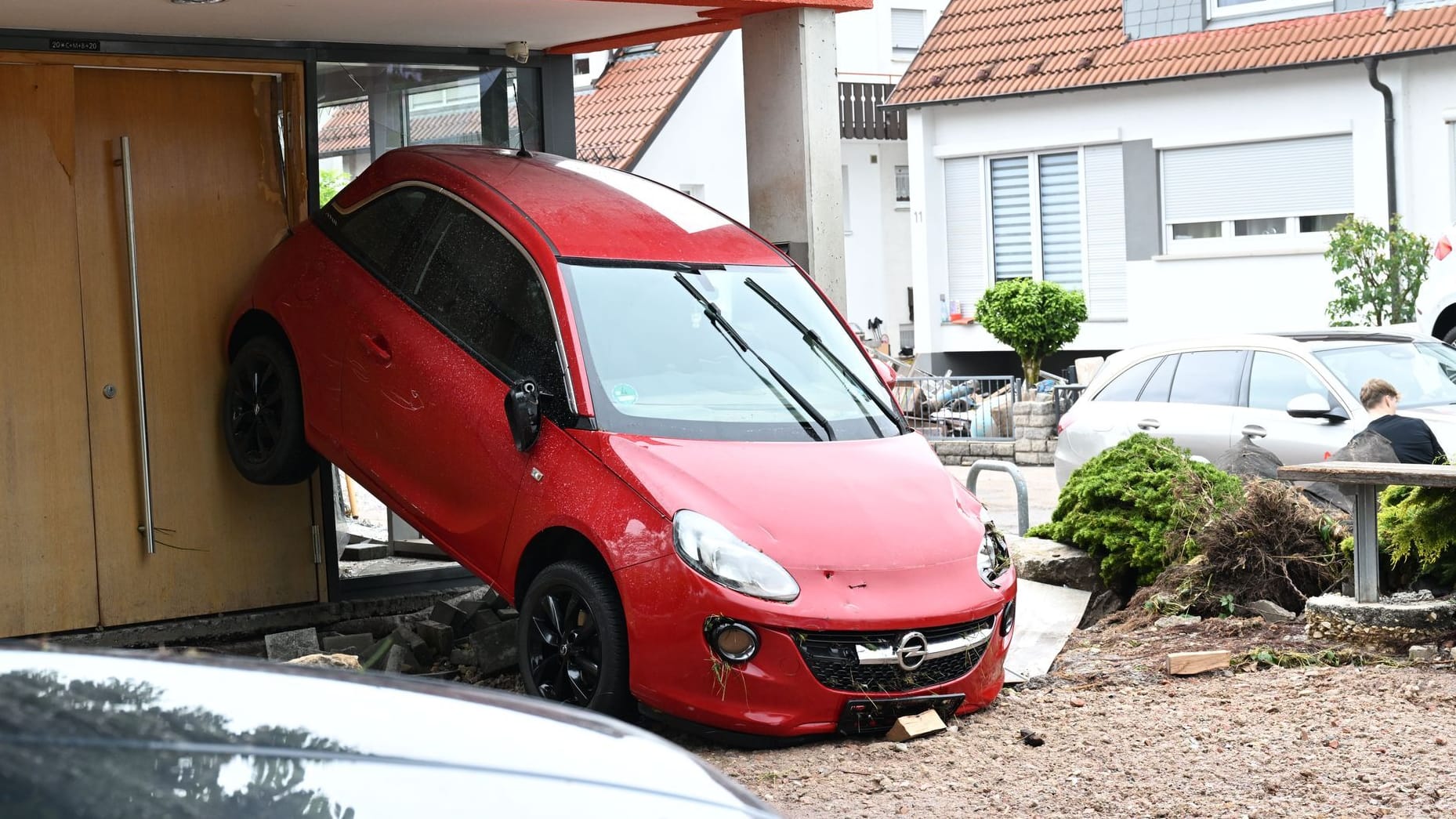 Zerstörung nach Hochwasser in Miedelsbach: Nach dem Wasser kommt der Schlamm.