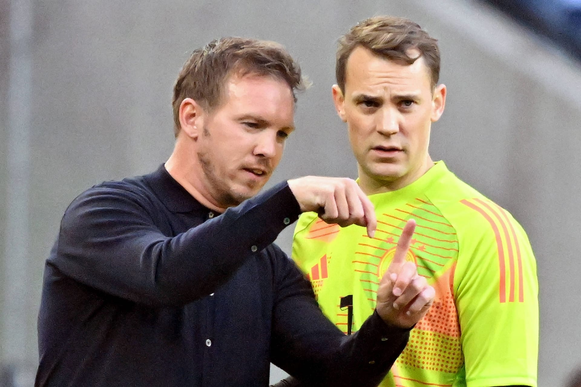 Julian Nagelsmann und Manuel Neuer (r.): Die beiden bereiten sich auf die Heim-EM vor.