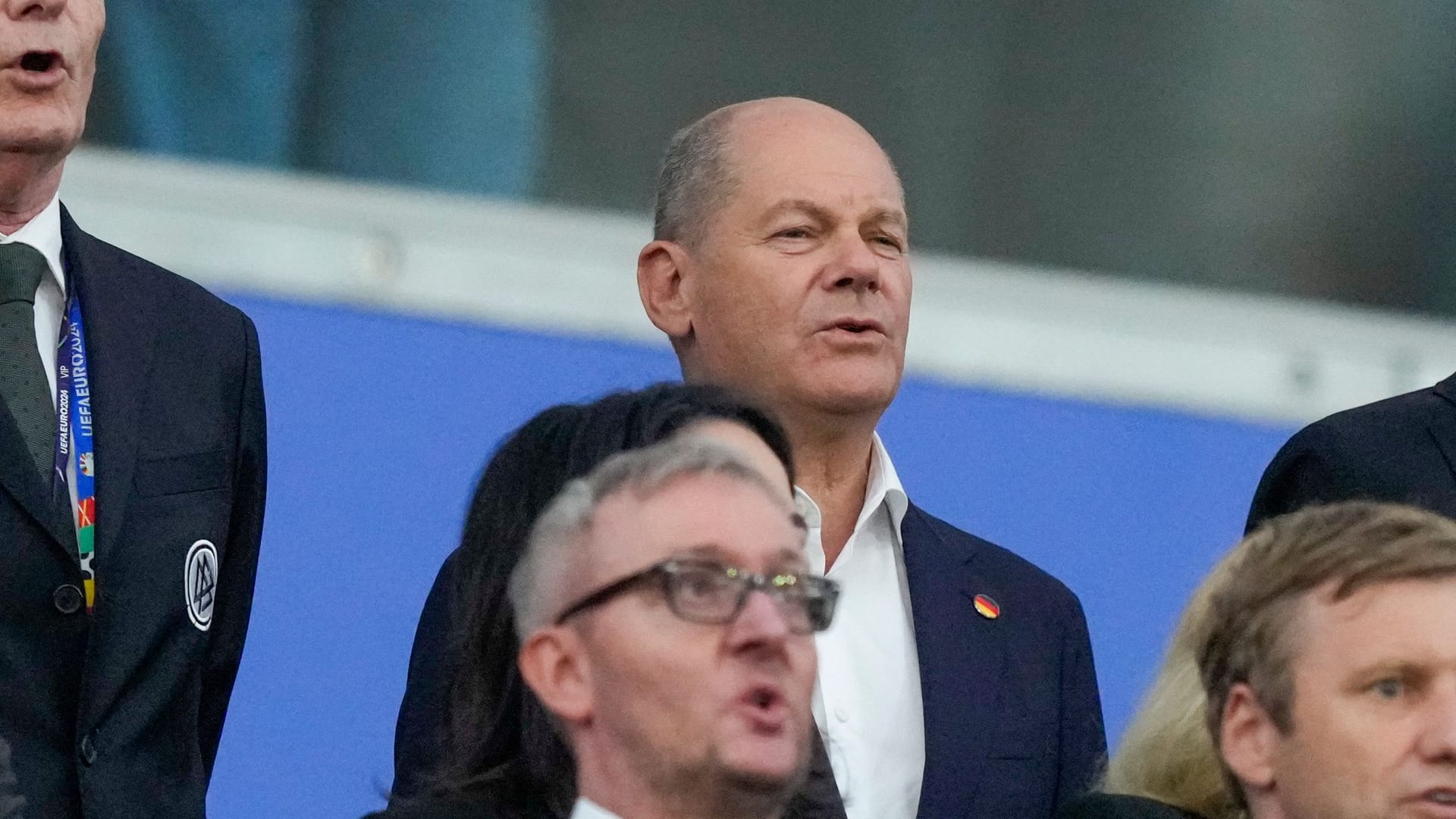 Bundeskanzler Olaf Scholz (SPD) beim Spiel der DFB-Elf gegen die Schweiz in Frankfurt: Die Zuversicht der Nationalmannschaft täte auch der Bundesregierung gut.