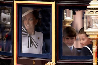 Prinzessin Kate, Prinz Louis und Prinzessin Charlotte: Sie zeigen sich gemeinsam bei der Geburtstagsparade des Königs.
