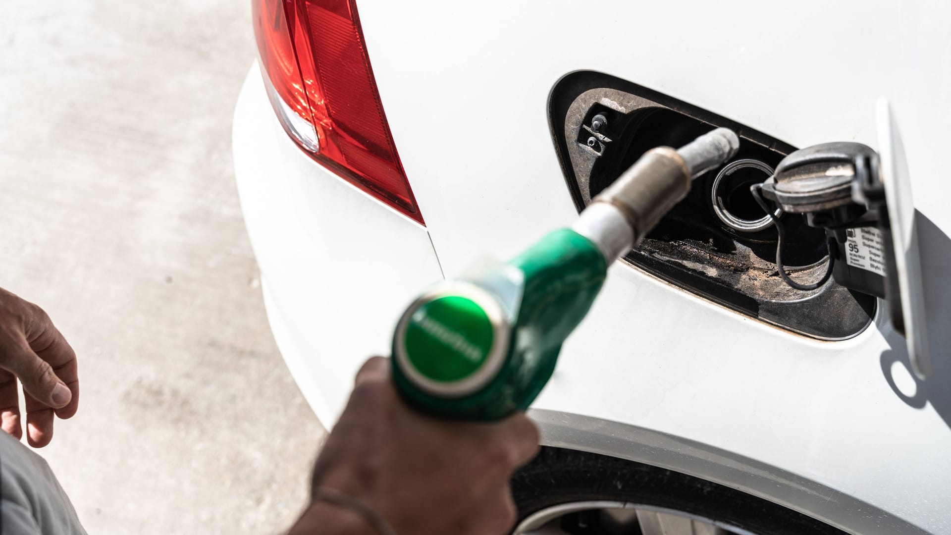 Alles Super: Ob E5 oder E10 im Tank ist – dem Benziner ist es egal.