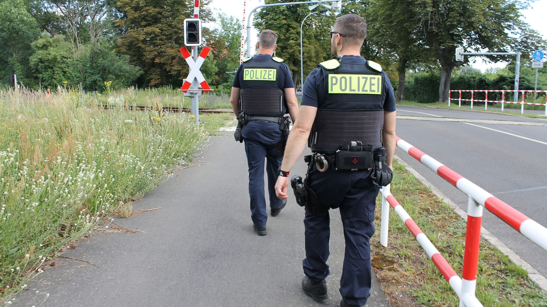 Frank Malack (l.) und Matthias Grund: Sie sind an der Grenze auf Patrouille.