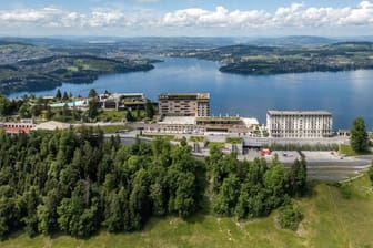 Im Schweizer Luxus-Ressort auf dem Bürgenstock loten mehr als 100 Staatsvertreter Wege zum Frieden aus.