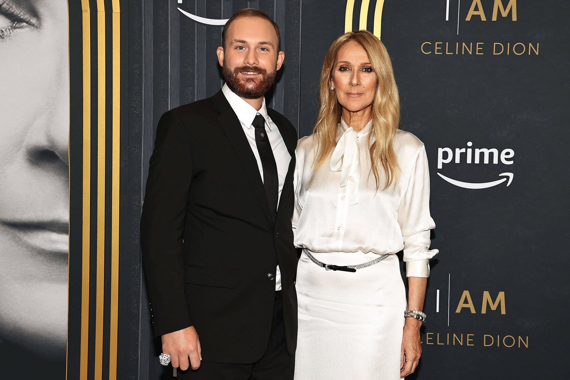 Céline Dion zusammen mit ihrem Sohn René-Charles auf dem roten Teppich.