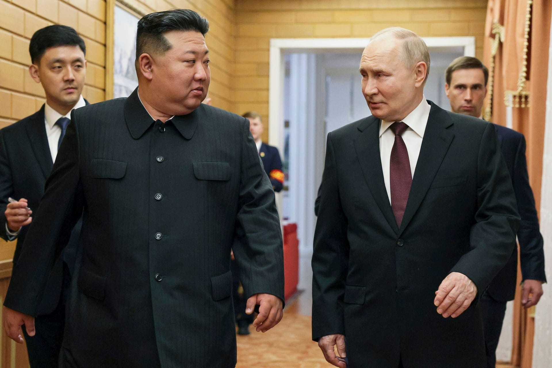 Wladimir Putin und Kim Jong Un: Der russische Angriffskrieg in der Ukraine führt zu einem Bündnis der Autokraten.