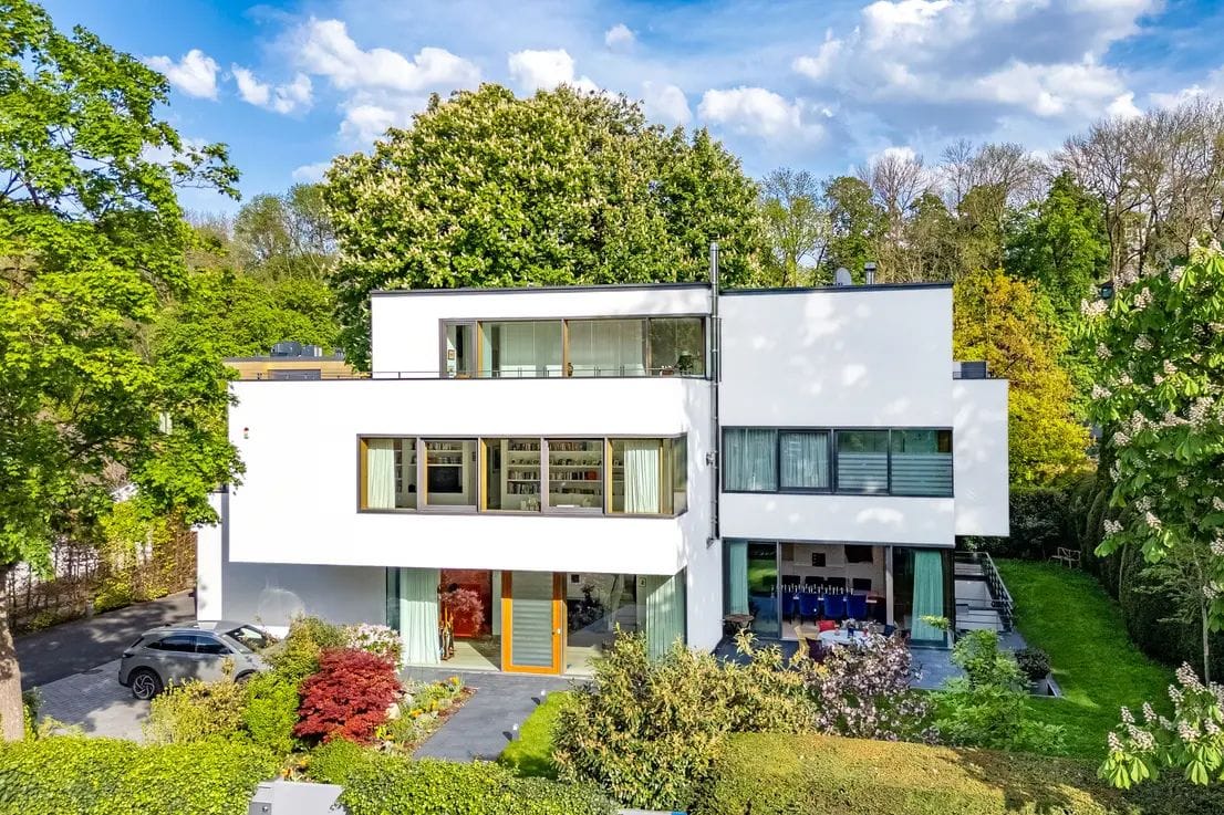 Die Bauhausvilla in Bogenhausen: Das Haus verfügt über eine Wohnfläche von 570 Quadratmetern.