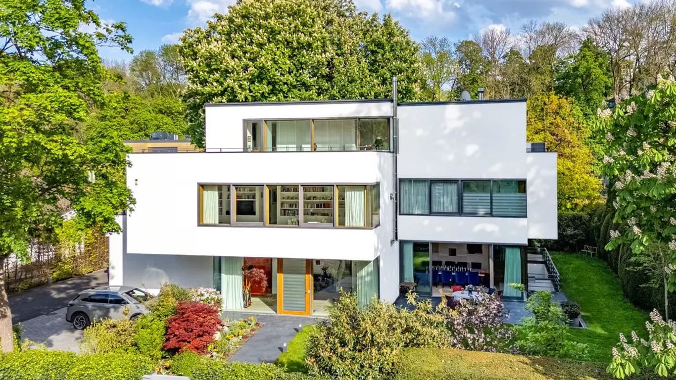 Die Bauhausvilla in Bogenhausen: Das Haus verfügt über eine Wohnfläche von 570 Quadratmetern.