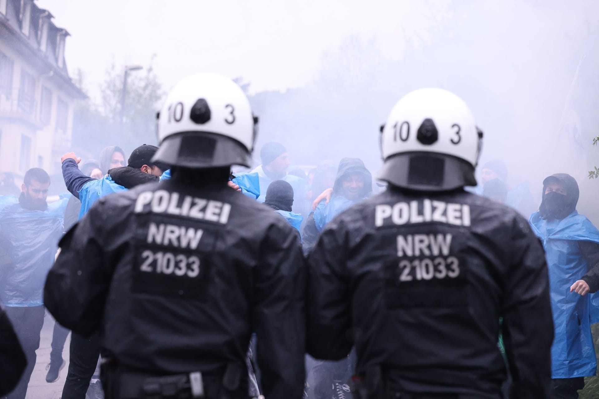 Die Wuppertaler Polizei trainiert den Umgang mit Fußballfans: Es gebe "Anfangsverdachtsmomente" in Nordrhein-Westfalen.