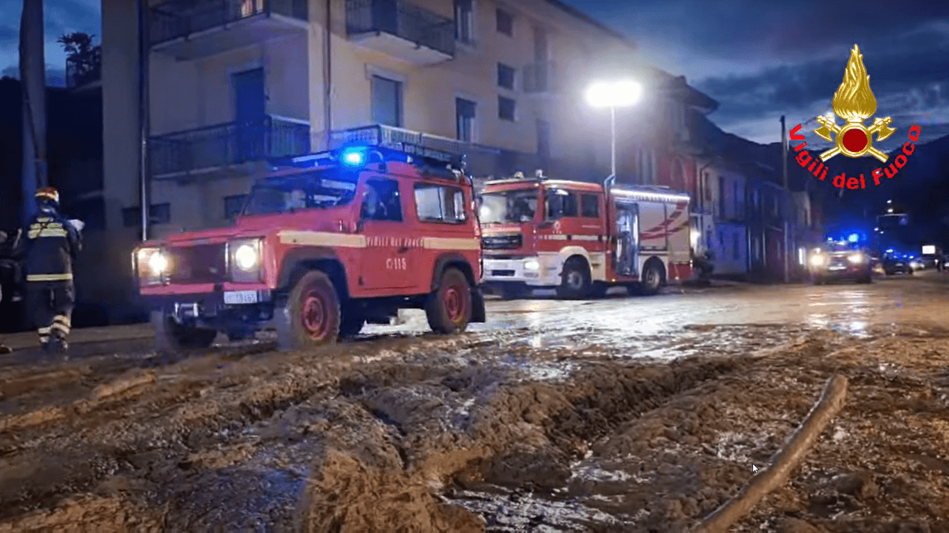 Feuerwehreinsatz in Norditalien: Es geht um die Sicherheit von Einheimischen und Urlaubern.