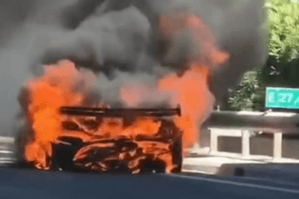 Der ausgebrannte Koenigsegg: Das Auto ist mehrere Millionen Euro wert.