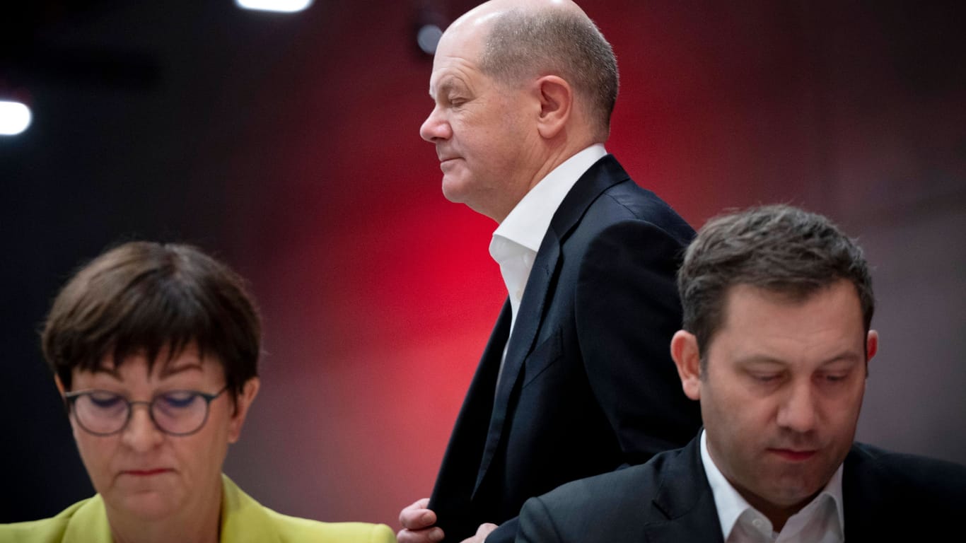 Olaf Scholz (M.) mit den SPD-Chefs Saskia Esken (l.) und Lars Klingbeil (r.):