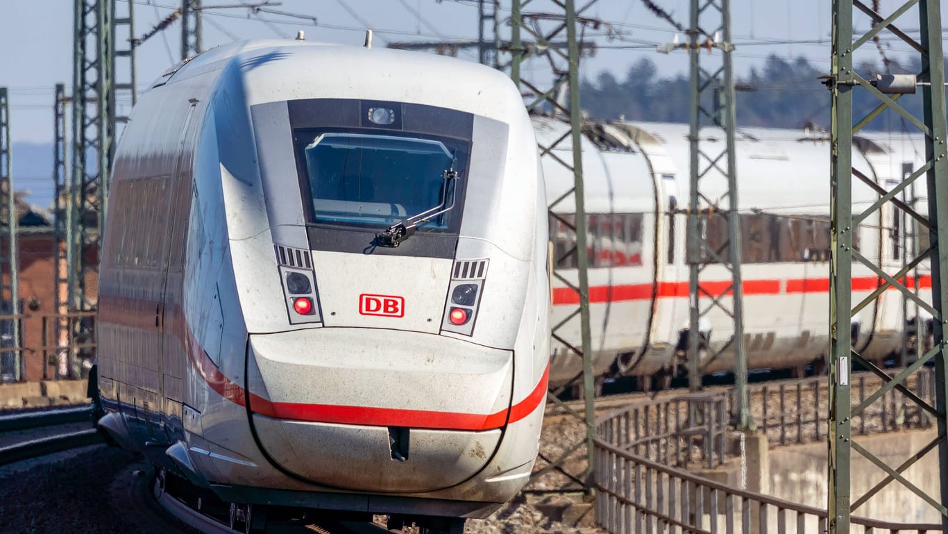 Zug fährt am Nürnberger Bahnhof ein (Symbolfoto): Dort kam es am Sonntagmorgen zu einem Polizeieinsatz.