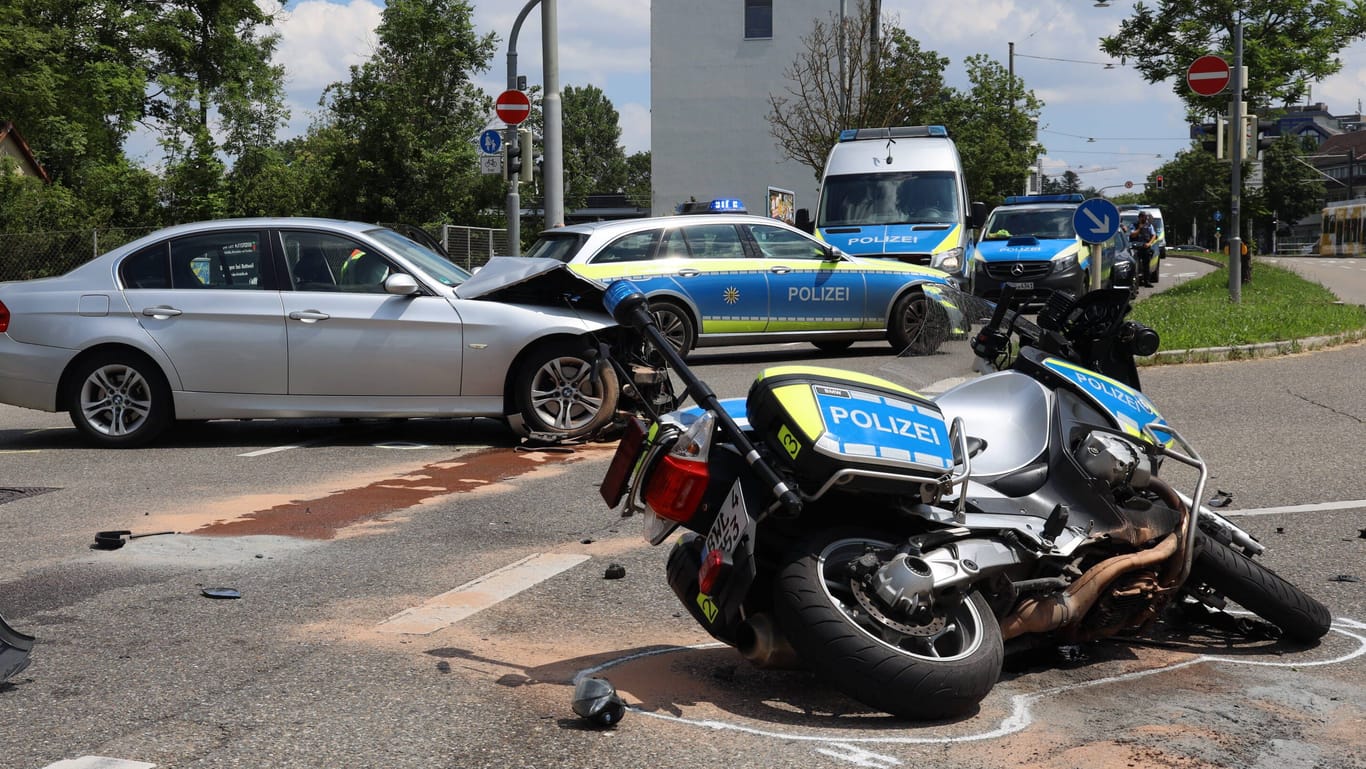 Unfallort in Stuttgart: Ein Polizist kam ums Leben, ein weiterer wurde schwer verletzt.
