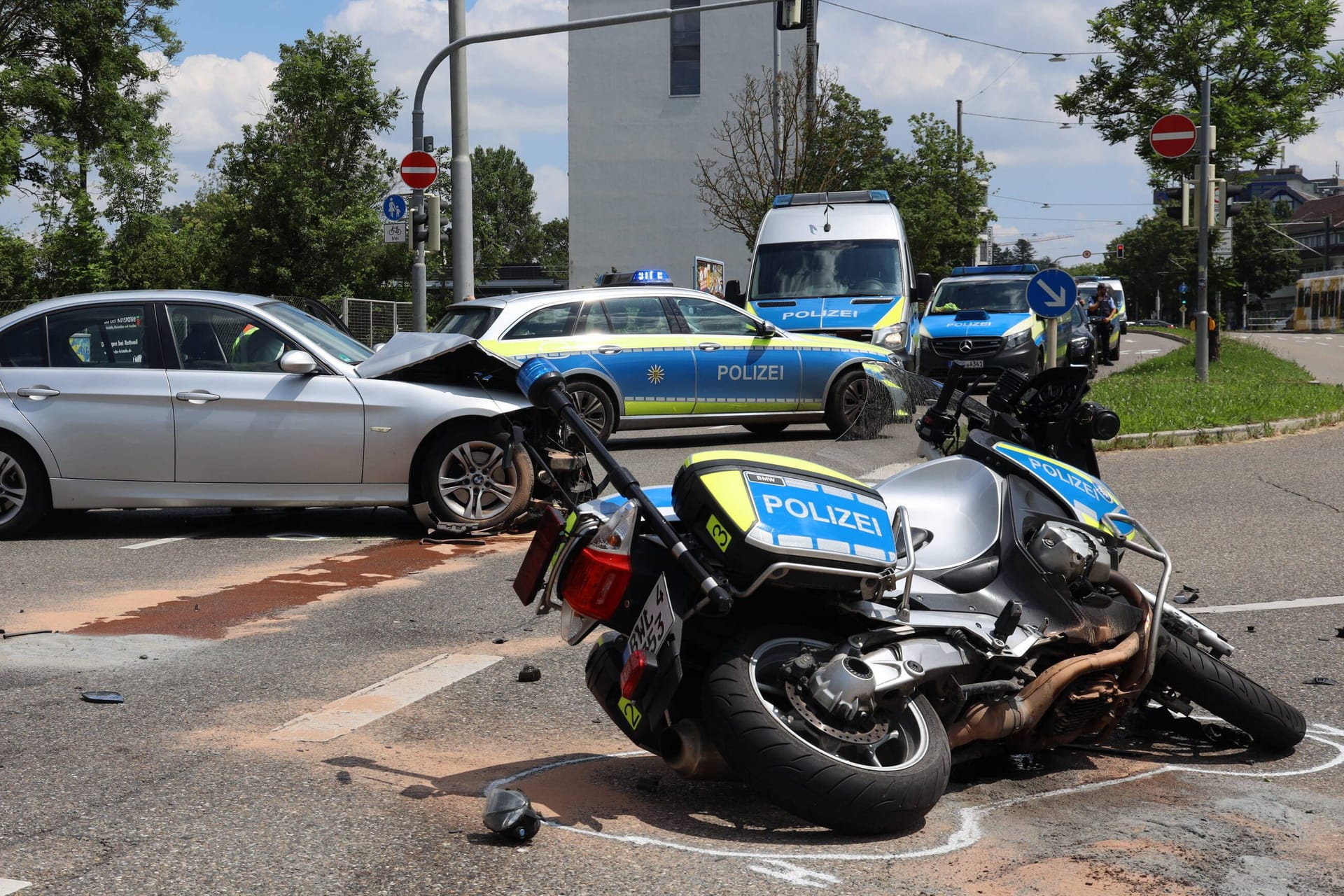 Unfallort in Stuttgart: Ein Polizist kam ums Leben, ein weiterer wurde schwer verletzt.