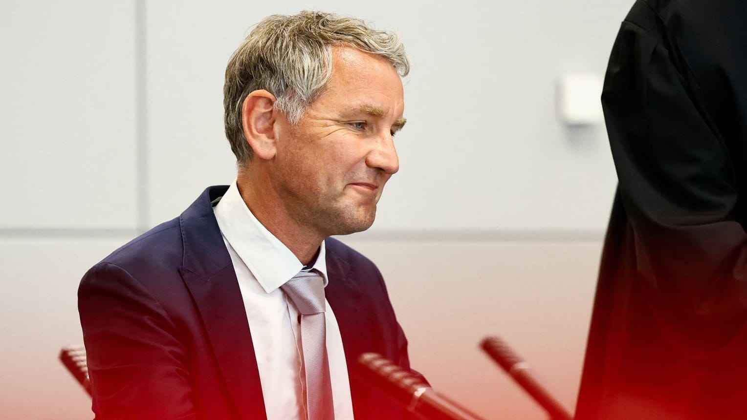 Der rechtsextreme AfD-Politiker Björn Höcke muss sich wegen einer SA-Parole vor Gericht verantworten.