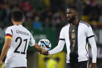 DFB-Kapitän İlkay Gündoğan und Antonio Rüdiger (r.): Sie gehören zu den erfahrenen Spielern in der deutschen Nationalmannschaft.