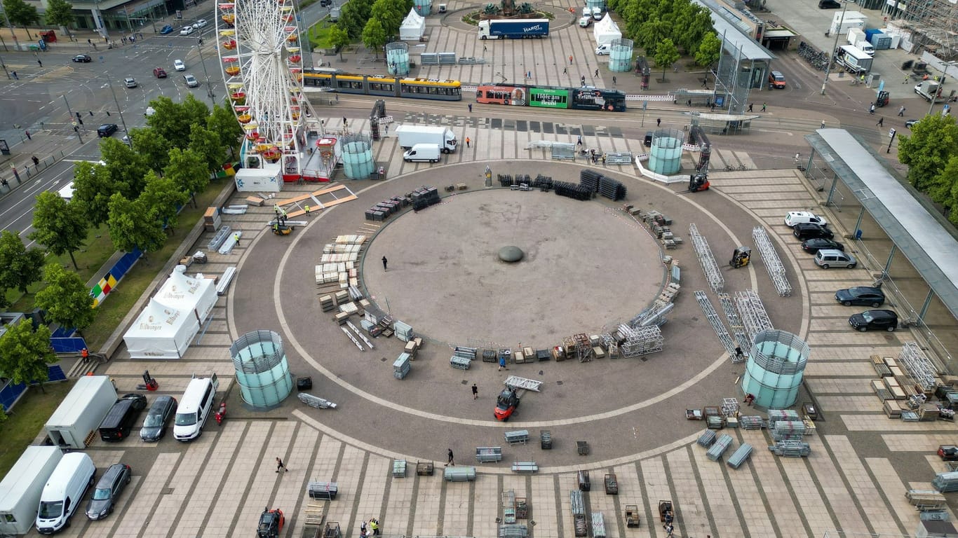 Aufbau der Leipziger «Fan Zone» zur Fußball-EM