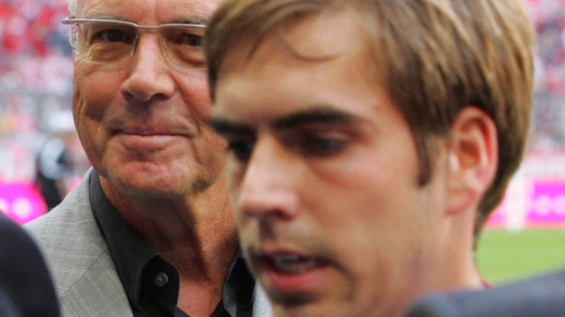 Franz Beckenbauer (l.) und Philipp Lahm (FC Bayern) nach einem Spiel in der Allianz-Arena im Jahr 2010.