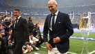 Zinédine Zidane vor Anpfiff des Champions-League-Finals: Falsch geknöpft.