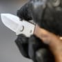 Düsseldorf: Frau in Wohnung mit Messer überfallen – Polizei sucht Zeugen