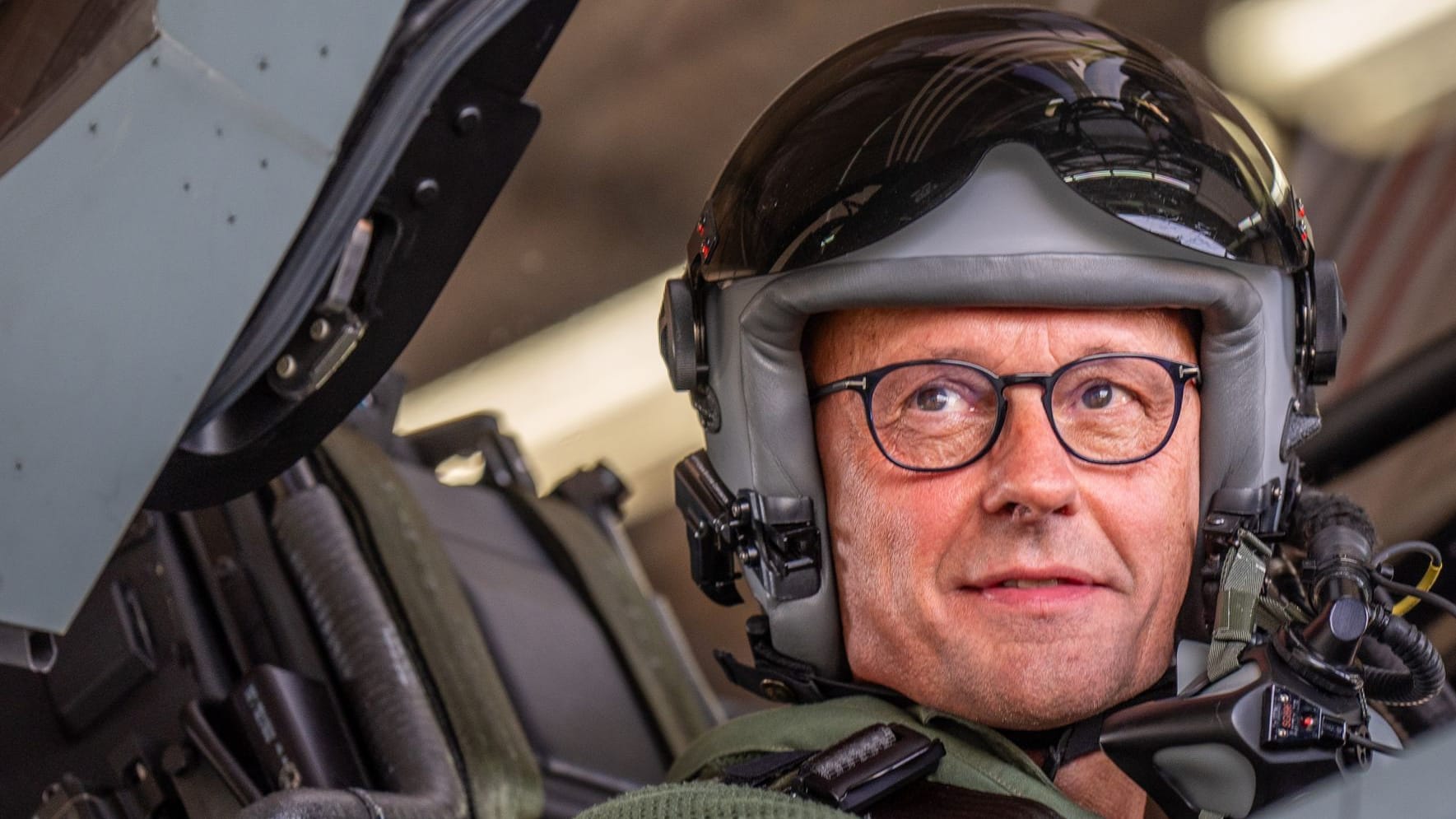 Friedrich Merz im Cockpit des Eurofighters.