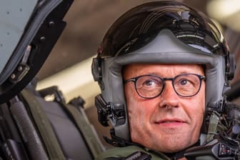 Friedrich Merz im Cockpit des Eurofighters.