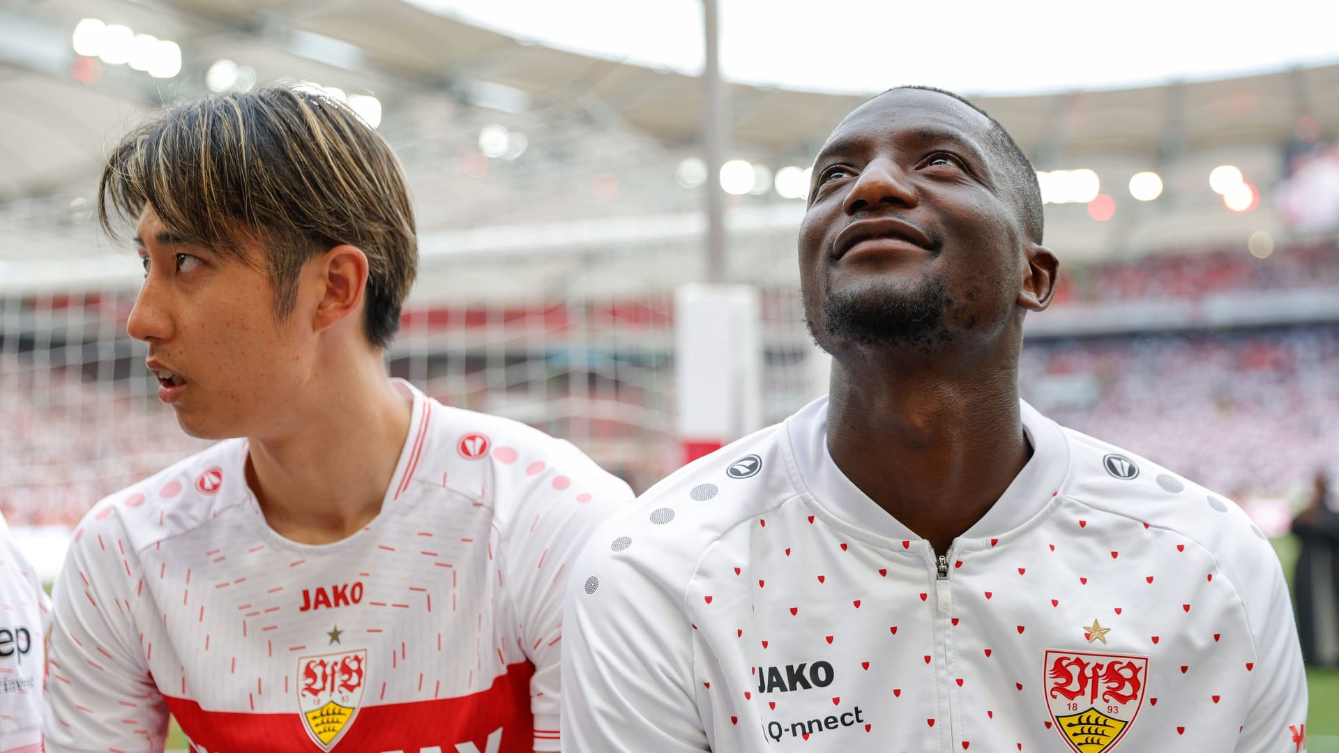 Stuttgart-Stars: Hiroki Ito (l.) und Serhou Guirassy beim Saisonabschluss 2023/24.