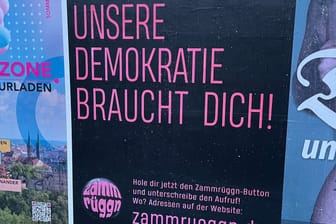 Ein "Zammrüggn"-Plakat in Nürnberg: Eigentlich wollten diese sowohl SPD als auch FDP, Grüne und CSU im Europawahlkampf aufhängen.