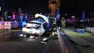 Erneut Horror-Crash an der Tauentzienstraße hochmotorisierter BMW rast in Betonrabatte auf Mittelinsel