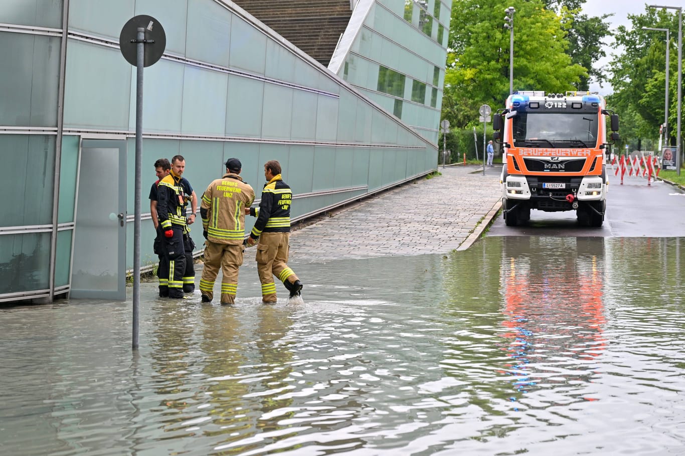 Donau-Hochwasser in Linz: Wassermassen aus Deutschland drücken nach Österreich.