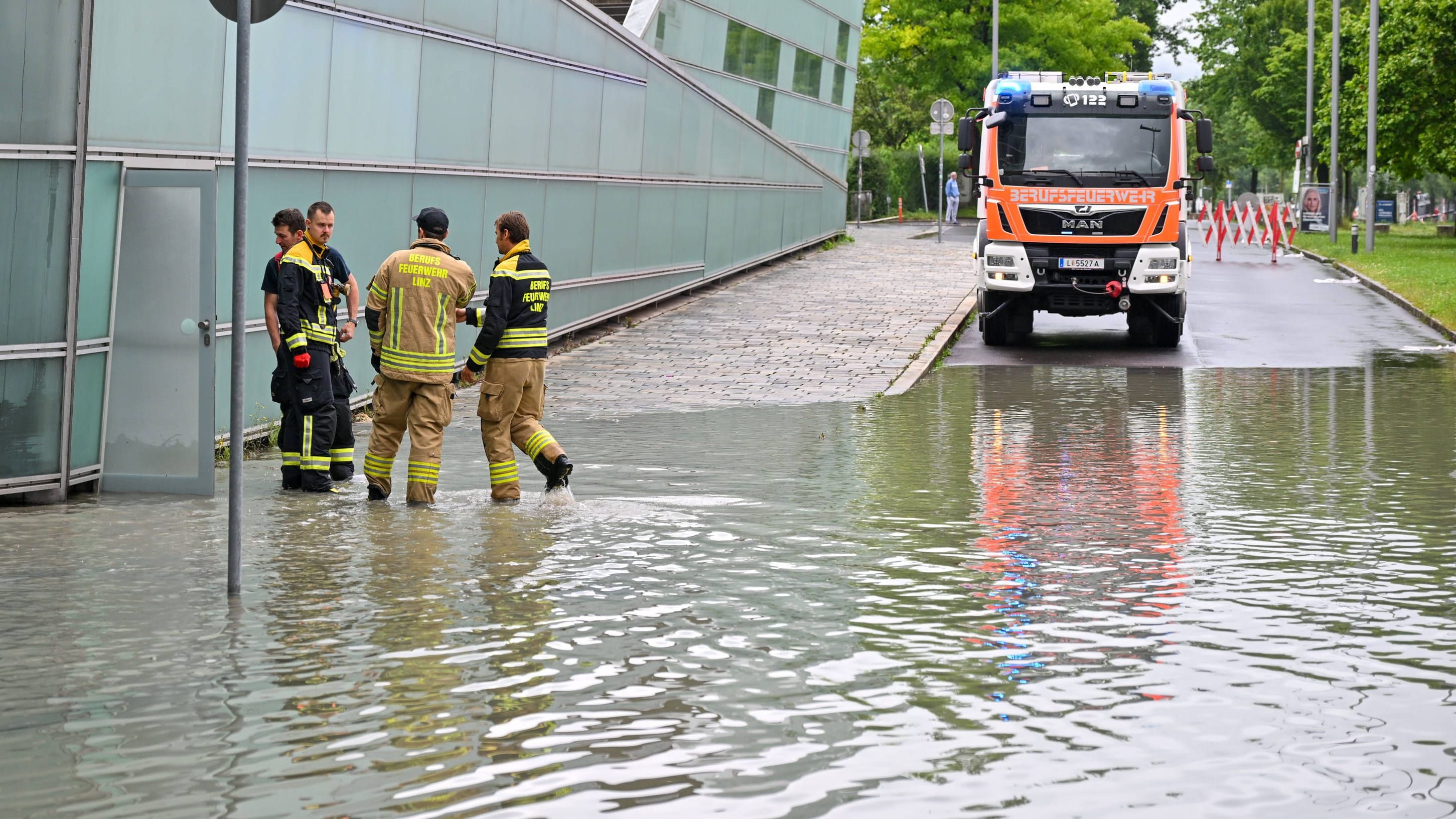 Donau-Hochwasser in Linz: Wassermassen aus Deutschland drücken nach Österreich.